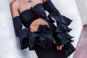 Стильный образ с черным платьем