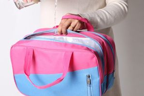 Розовая спортивная сумка