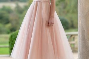 Светло розовое платье