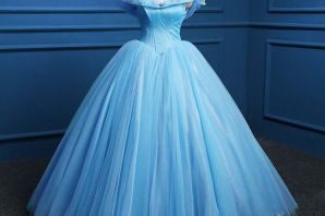 Золушка в голубом платье