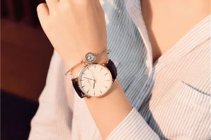 Часы с белым браслетом женские