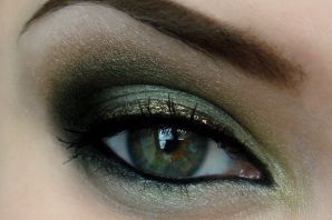 Строгий макияж для зеленых глаз