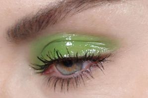 Макияж глаз с зеленой тушью