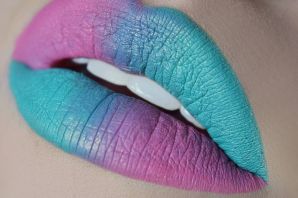 Двухцветный макияж губ