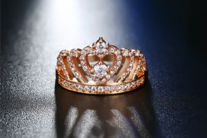 Золотое кольцо в виде короны
