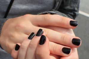 Черные короткие ногти