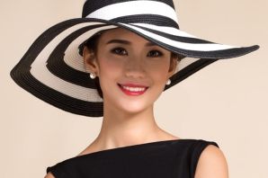 Черная женская шляпа с полями