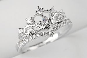 Серебряное кольцо в виде короны