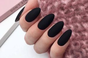 Черные матовые ногти с дизайном