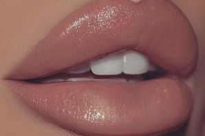 Перманентный макияж губ натуральный цвет