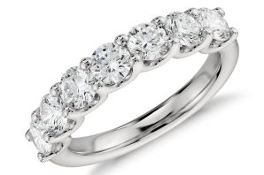 Обручальное кольцо бриллиантовая дорожка