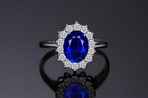 Золотое кольцо с синим сапфиром