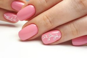Маникюр в розовых тонах на короткие ногти