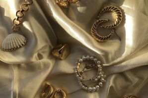 Красивые ювелирные украшения из золота