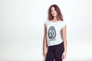 Мокап футболка женская