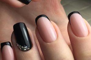 Темный френч на ногтях