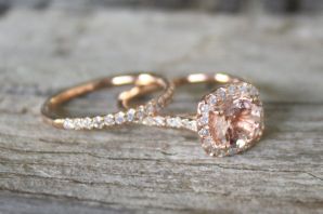 Серебряное кольцо с маленьким камнем