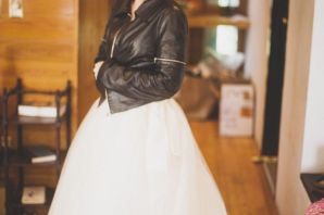 Невеста в кожаной куртке
