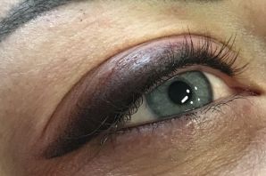 Перманентный макияж глаз стрелки с растушевкой