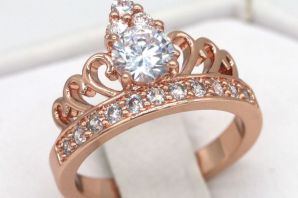 Красивые кольца с камнями женские