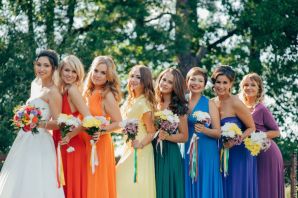Оранжевые платья подружек невесты