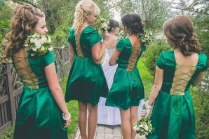 Зеленое платье гостьи на свадьбу