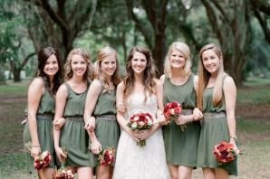 Оливковые платья подружек невесты