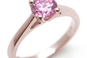 Кольца с камнями розового цвета