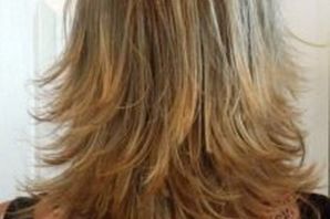 Прическа каскад лесенка на средние волосы