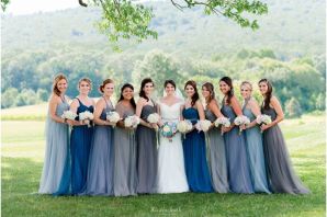 Подружки невесты в одном цвете платьев
