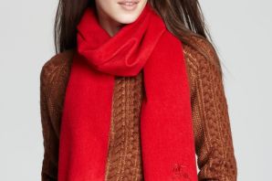 Красный шарф женский