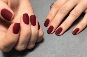 Красный матовый маникюр на короткие ногти