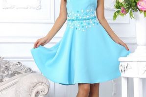 Голубое короткое платье