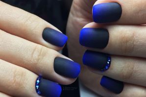 Темно синий маникюр на короткие ногти