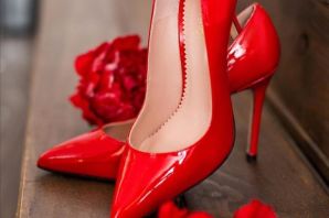 Красные туфли с бантом