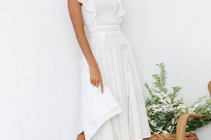 Простое белое платье
