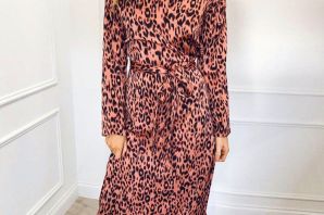 Розовое леопардовое платье