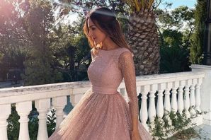 Блестящее розовое платье