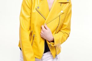 Желтая кожаная куртка