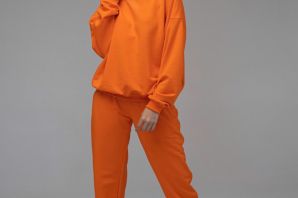 Спортивный костюм женский оранжевого цвета