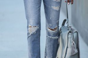 Широкие рваные джинсы