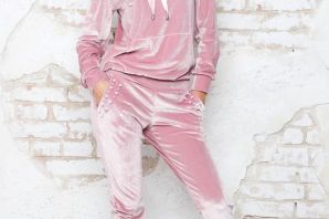 Розовый велюровый спортивный костюм