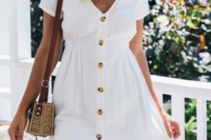 Белое платье с пуговицами спереди