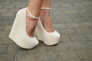 Белые туфли на платформе