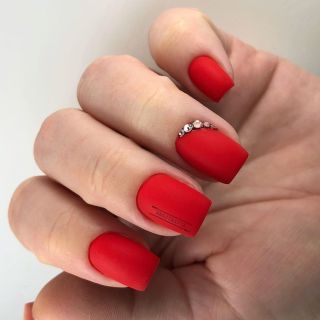 Красные квадратные ногти