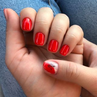 Красные короткие ногти дизайн