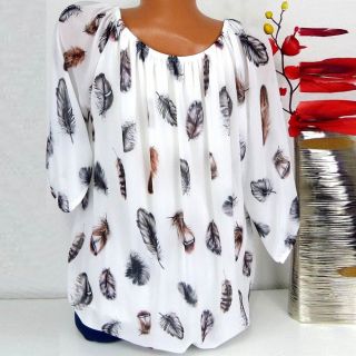 Блузка с перьями на рукавах