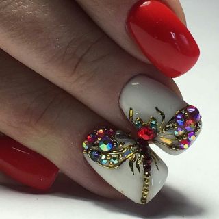 Бабочки на ногтях