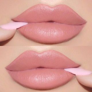 Перманентный макияж губ персиковый цвет