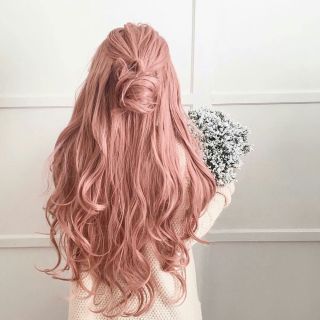 Розоватый цвет волос